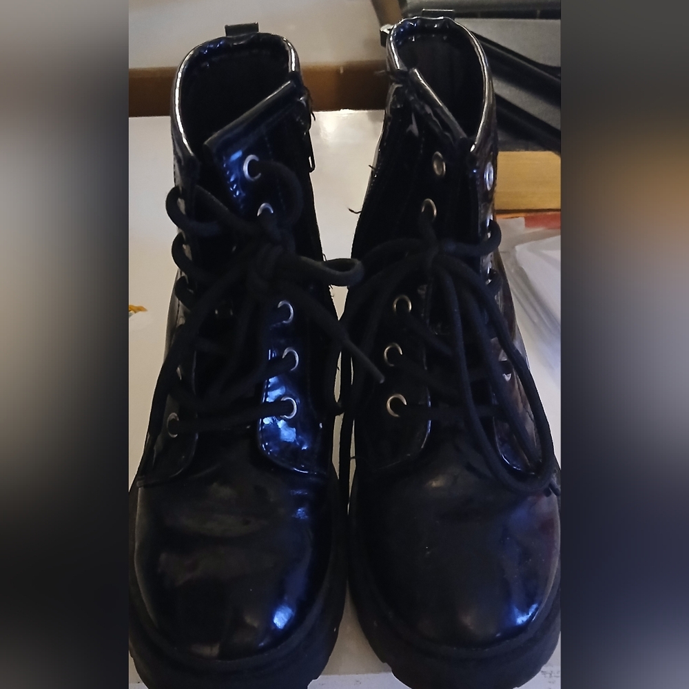 Black Women's Lace-Up Boots